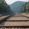 Copii prinși jucându-se cu obiecte pe șinele de tren în Germania: trenul a lovit pietre și o umbrelă