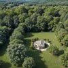 Germania: Dronă Filma în Secret deasupra Grădinilor Private – Poliția Caută Martori