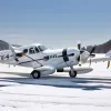 Aterizare de urgență spectaculoasă în SUA: Un avion Cessna a aterizat "pe burtă" după ce trenul de aterizare nu s-a extins