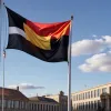 Steaguri permanente la școli și clădiri publice în Vestul Germaniei: Trendul din Est ajunge la Wolfenbüttel