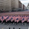 Mii de oameni protestează împotriva lui Trump în ziua sa de naștere, pe fondul unei parade militare în SUA
