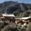 Casa Legendară de lângă Semnul Hollywood, Scoasă la Vânzare: O Oportunitate Unică