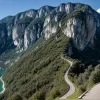 Tragedie pe Lacul Garda: Ciclist decedat după o cădere de aproape 100 de metri
