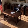 Merz i-a dăruit lui Trump o crosă de golf: fostul președinte SUA a testat-o imediat la Casa Albă