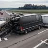 Accident șocant în Germania: Microbuz târât 500 de metri sub un tir pe autostrada A2