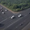Panică pe o autostradă din nordul Indiei: Un elefant a blocat traficul și a speriat șoferii