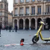 Femeie în vârstă de 88 de ani, lovită de o trotinetă electrică în Köln. Șoferul a fugit
