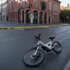 Șofer de Mercedes implicat într-un accident cu un biciclist în Germania a fugit de la locul faptei: Poliția caută un bărbat vârstnic