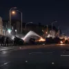 Irlanda de Nord: Zeci de polițiști răniți în a treia noapte de revolte, familii de romi afectate