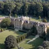 Paris Hilton a cumpărat conacul de lux al lui Mark Wahlberg cu 55 de milioane de dolari în Beverly Hills