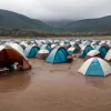 Igiena la festival: sfaturi de supraviețuire în camping și trucul cu ojă neagră