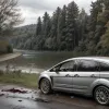 Mașina abandonată din Witten, Germania, investigată de Securitatea de Stat din cauza unui graffiti politic