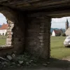 Destin crunt: După ce și-a pierdut casa într-un incendiu devastator în Germania, un bărbat a rămas și fără mașina furată de un oaspete