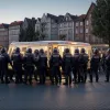 Bătaie în masă în Schwerin, Germania: Aproape 150 de persoane implicate, inclusiv copii, lângă o stație de tramvai