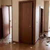 Un bărbat beat din Gera, Germania, a greșit apartamentul și a vandalizat ușa