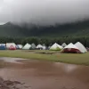Rock am Ring 2025 sub ploaie torențială: Vremea nu stinge entuziasmul fanilor rock