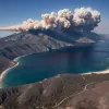 Incendiu de proporții în Grecia: Insula Chios, cuprinsă de flăcări, turiștii sunt evacuați