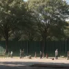 Parcul Görlitzer din Berlin, considerat cel mai periculos din Germania, primește gard sub protecția poliției