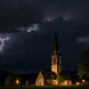 Fulgerul a declanșat clopotele unei biserici din Germania: Au sunat neîncetat mai bine de o oră