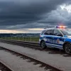Germania: Poliția a arestat un bărbat care a amenințat oameni cu cuțitul pe coasta Mării Baltice și într-un tren