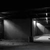 Agresiune brutală în Mannheim: Un bărbat a fost atacat cu o bară de fier într-un garaj și rănit grav