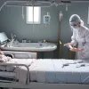 Mamă disperată, gata să-și vândă un rinichi pentru a-și salva fiica bolnavă de un sindrom rar
