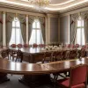 Zelenski, surprins în costum la Haga: Președintele Ucrainei a renunțat la ținuta militară
