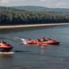 Un erou pe jet-ski a salvat un înotător inconștient din râul Rin în Germania