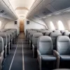 Expertă în etichetă dezvăluie: Cui aparține cotiera în avion și alte secrete pentru un zbor liniștit