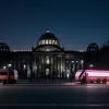 Poliția din Berlin a permis continuarea drumului unui autobuz de activiști, înainte ca acesta să perturbe un interviu ARD cu Alice Weidel