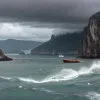 Tragedie în Golful Ha Long: Zeci de morți după ce o ambarcațiune turistică s-a răsturnat în Vietnam