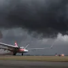 Încă un Boeing: Evacuare dramatică de ultim moment de pe un avion în flăcări la Denver