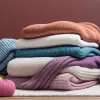Puzzle-ul Săptămânii: Poți descoperi cele trei șosete ascunse printre pulovere și ursul simpatic?