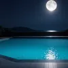 Înotul nocturn în piscinele publice: Plăcere interzisă, riscuri mari și amenzi usturătoare