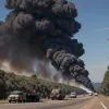 Incendiu puternic pe autostrada A44 lângă Düsseldorf: Un TIR a ars complet, flăcările s-au extins la vegetație