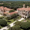 Dezvăluiri șocante: Donald Trump ar fi organizat o petrecere cu "fete de calendar" pentru Jeffrey Epstein și pentru el