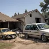 Un VW Golf a intrat în sufrageria unei case în Germania: șoferul rănit, locatarii nevătămați