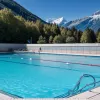 Orașul elvețian Pruntrut restricționează accesul străinilor la piscina publică din cauza comportamentului neadecvat
