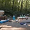 Cum să-ți păstrezi băuturile reci în zilele toride de vară, fără a folosi electricitate: Trucuri simple