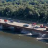 Accident teribil în Brazilia: un camion scăpat de sub control a provocat haos pe un pod, cinci răniți