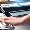 Noutăți din Germania: Rewe introduce plata prin aplicația mobilă. Cum funcționează "Rewe Pay"