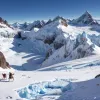 Un câine Chihuahua și-a salvat stăpânul căzut într-o crevasă glaciară în Elveția, așteptându-i pe salvatori