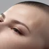 Video viral cu "tatuaj pentru păr": Peste 10 milioane de vizualizări pentru alternativa la perucă