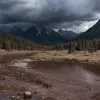 Alpiniști blocați la altitudine de 4000m pe Muntele Kinabalu din Malaezia din cauza inundațiilor puternice