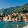 Portofino impune reguli stricte turiștilor: amenzi de până la 500 de euro pentru mersul desculț sau plimbările în costum de baie