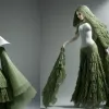 Inovație în modă: Caroline Zimbalist transformă algele marine în piese de haute couture