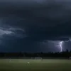Fulger la antrenament de fotbal în Cehia: Adolescenți răniți, unul în stare gravă