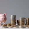 Economii la îndemână: 8 sfaturi financiare esențiale și "regula cafelei latte"