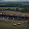 Accident feroviar tragic în Danemarca: O femeie de 60 de ani a murit după ce un tren a deraiat în urma coliziunii cu o cisternă de dejecții