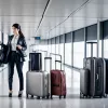 Victorie pentru Pasageri? Asociațiile Consumatorilor dau în Judecată Linii Aeriene pentru Taxele de Bagaj de Mână